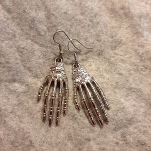 Skeleton hand earrings New